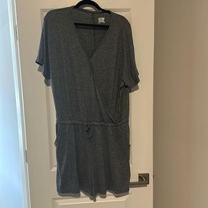 📌3 for $20📌 32 Degrees Romper size XXL